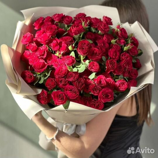Красные кустовые розы Букет размер L