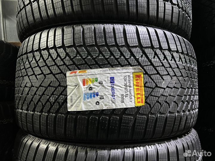 Pirelli Scorpion Winter 2 325/30 R23 и 285/35 R23 107W