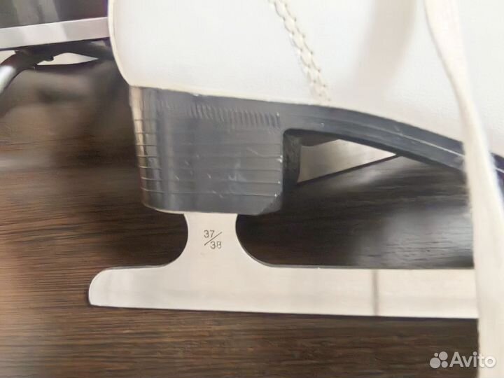 Коньки фигурные 37 размер