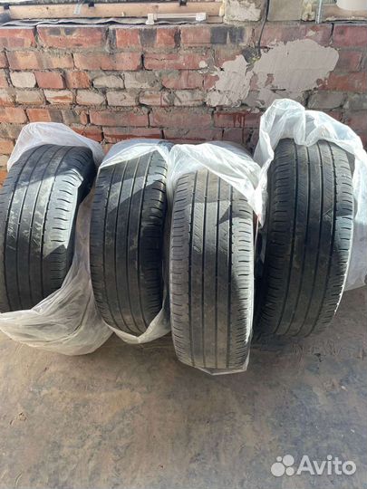 Michelin Latitude Tour HP 235/65 R17