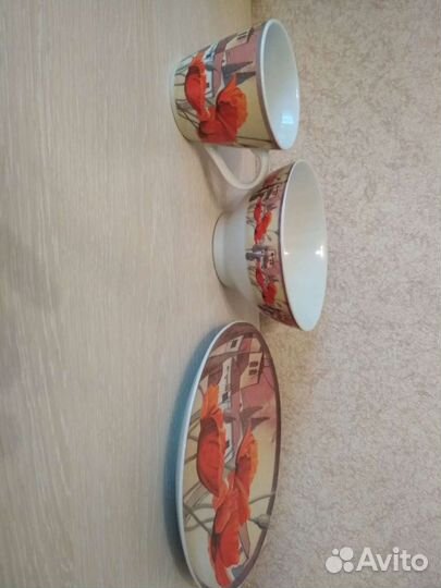 Чашка с блюдцем и тарелкой