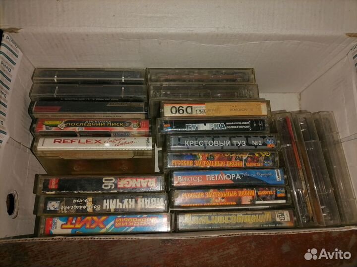 Виниловые пластинки и кассеты