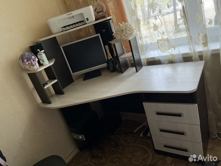 Компьютерный стол