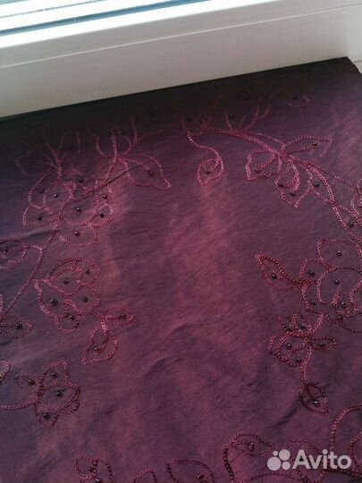 Ткань бордовая тафта с вышивкой, жаккард