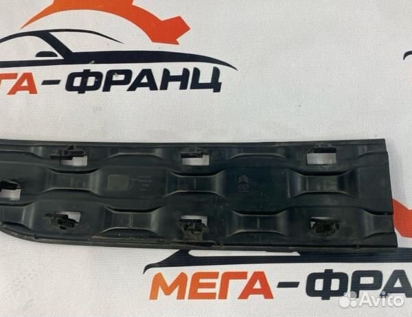 Заглушка бампера передняя Citroen C3 Picasso