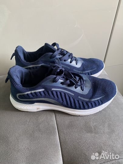 Кроссовки мужские р.41