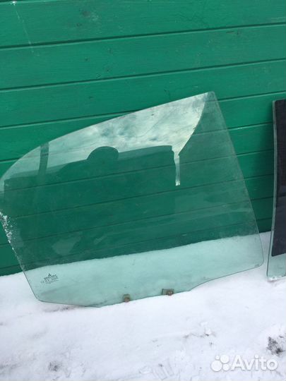 Секла задних дверей Mitsubishi Carisma рест