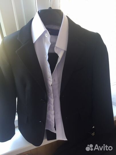Костюм школьный новый 1 раз одели на 1 сентября, р