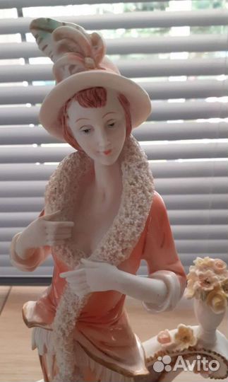 Статуэтка большая