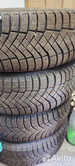 Колеса зимние Pirelli 215/60 R17 5/114.3