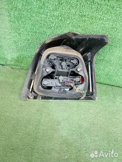 Фонарь 8156105200 задний левый Toyota Avensis
