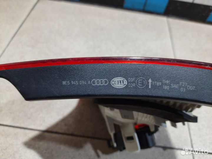 Фонарь задний внутренний правый Audi A4 B7