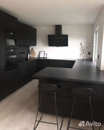 Стильная черная кухня / Гарнитур минимализм