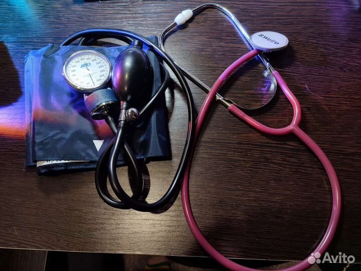 Тонометр со стетоскопом