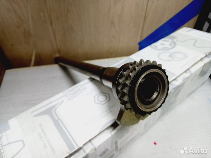 Вал балансировочный (A2720302872)