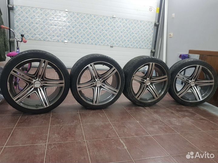 Toyo Proxes T1-R 275/35 R20 и 275/35 R20