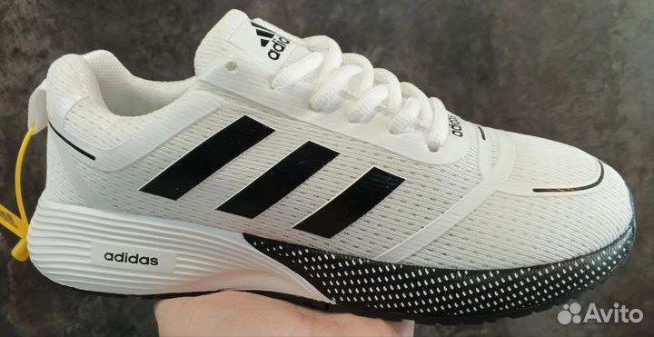 Кроссовки Adidas новые летние белые