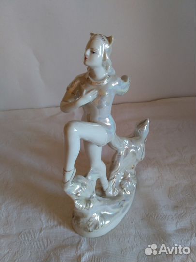 Статуэтки Фарфоровые под реставрацию.Касли