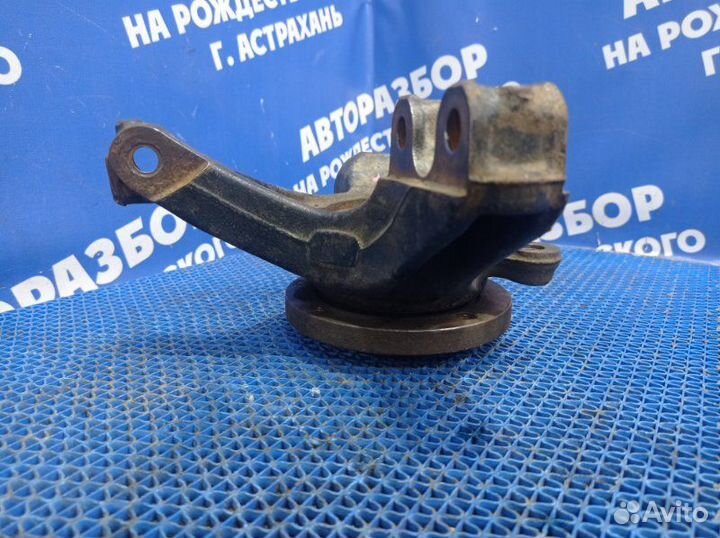 Передний правый поворотный кулак Peugeot 308