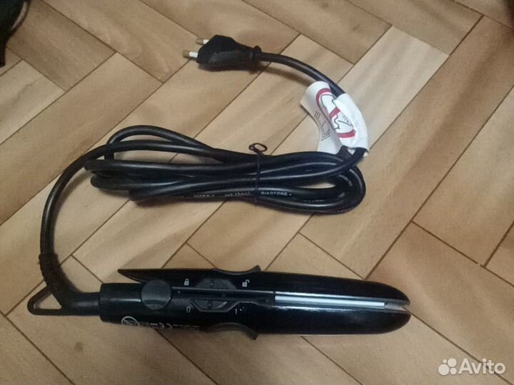 Фен-утюжок немецкий. распрямитель волос. Удобно в