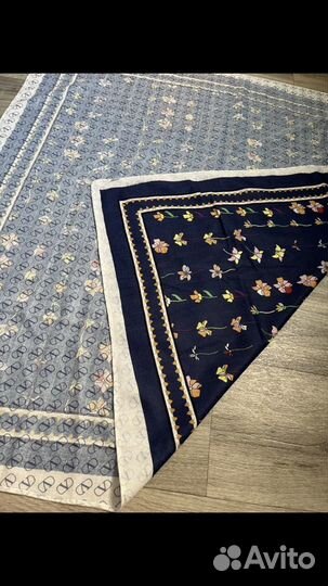 Шерстяной двухсторонний платок Valentino