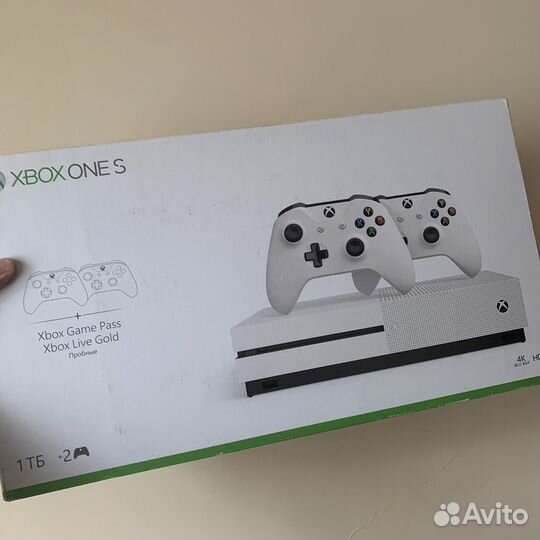 Xbox One S 2 геймпада 1TB