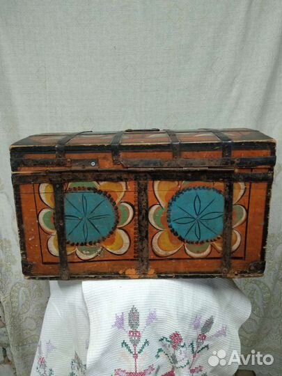 Сундук деревянный старинный