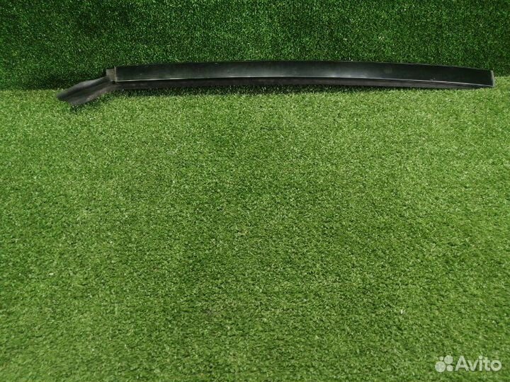 Молдинг лобового стекла правый Mercedes Glk