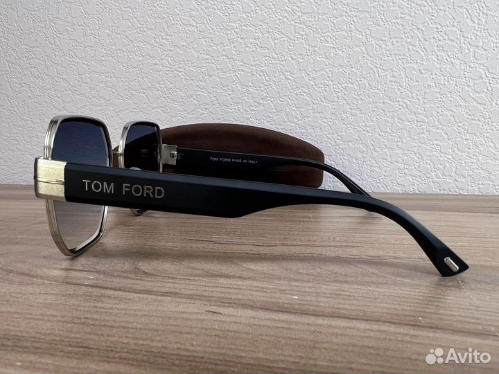 Солнцезащитные очки tom ford