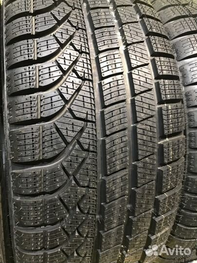 Pirelli P Zero Winter 245/40 R19 и 275/35 R19 98V