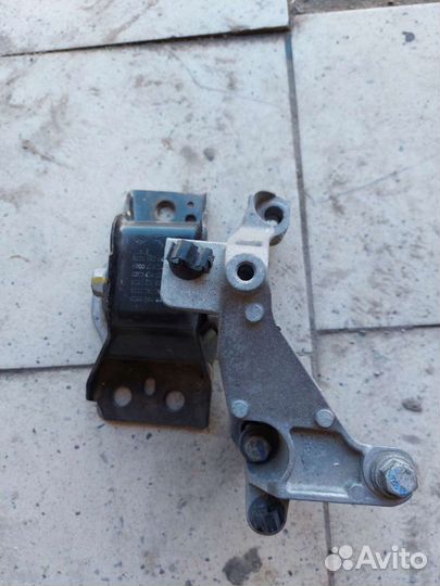Кронштейн крепления двигателя рено сандеро правый