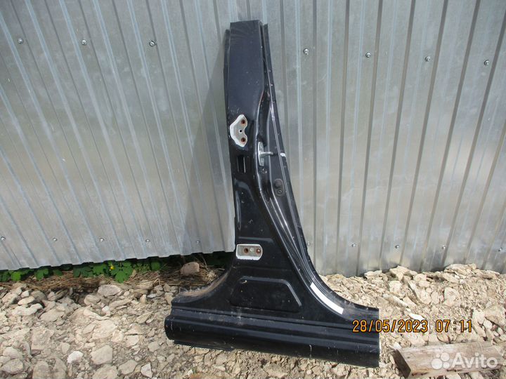 Правая средняя стойка с порогом Тойота Королла