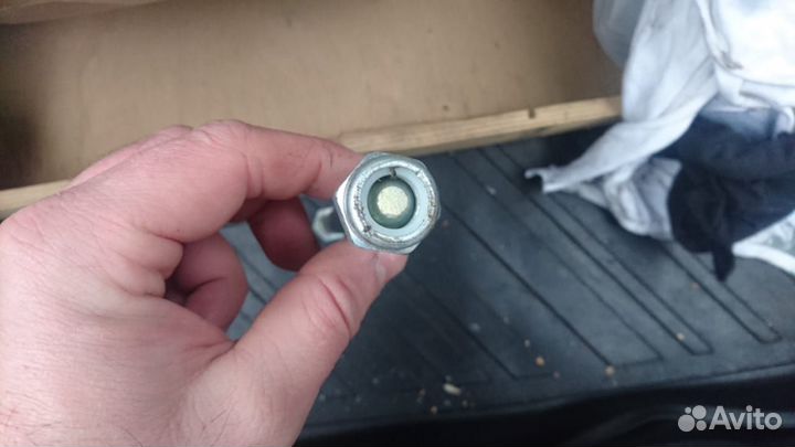 Ось верхнего рычага ваз2101-07 новая