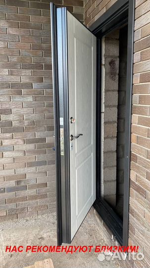 Толстая дверь металлическая в дом