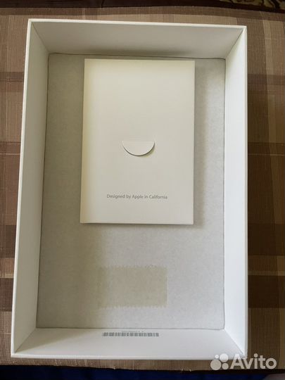 Коробка от iPad mini 4