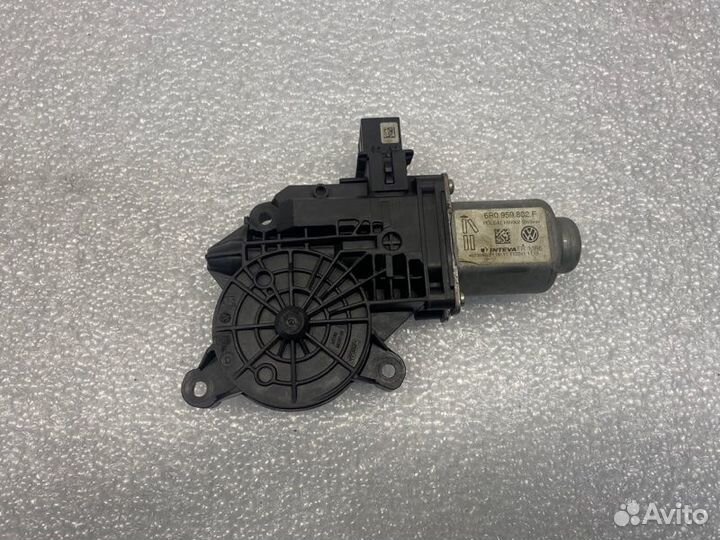 Мотор стеклоподъемника передний правый Volkswagen