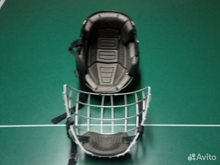 Хоккейный шлем