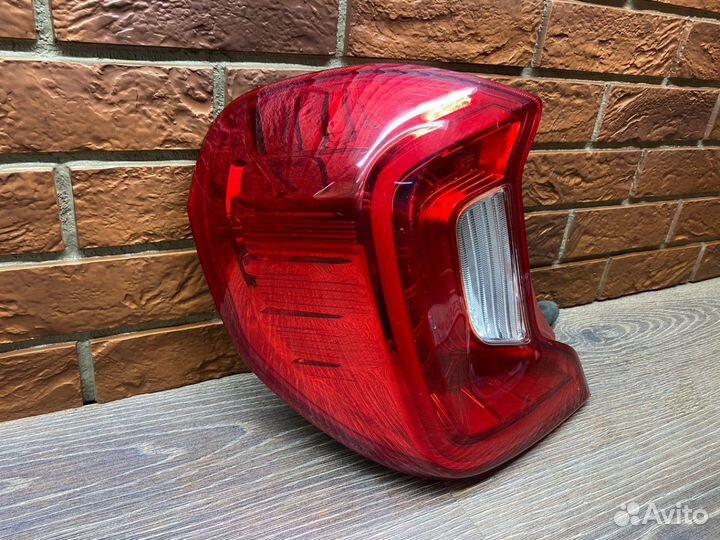 Б/У Б/У Фонарь задний левый Kia Picanto 2017