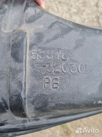 Подкрылки локеры Toyota Camry SV30 правый левый