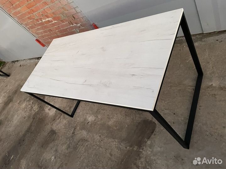 Компьютерный стол новый белый