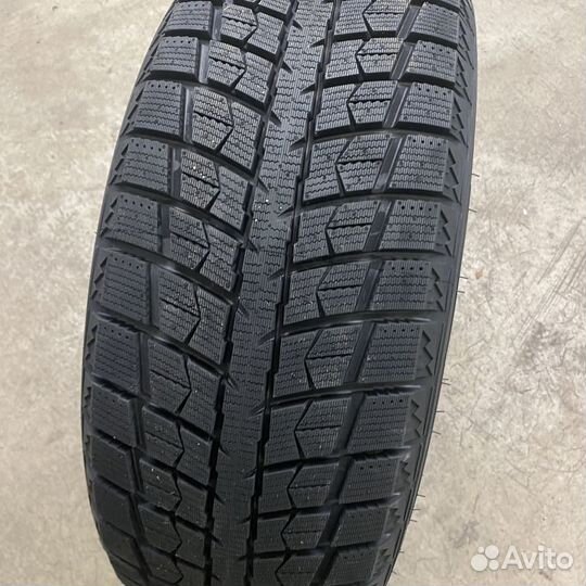 Leao Winter Defender Ice I-15 SUV 255/45 R20 T