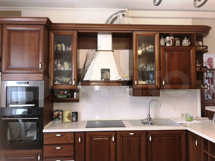 Коттедж 182 м² на участке 10,8 сот.