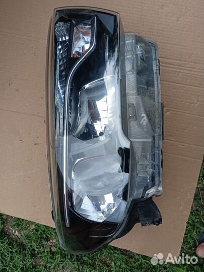 На весту правая фара под ремонт