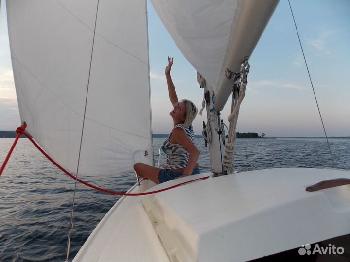 Водные прогулки на парусной яхте