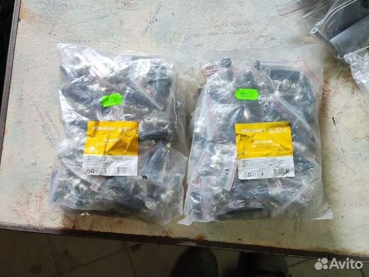 Разъем BNC штекер под винт с колпачком