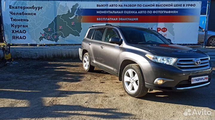 Стекло двери передней левой Toyota Highlander 2 68