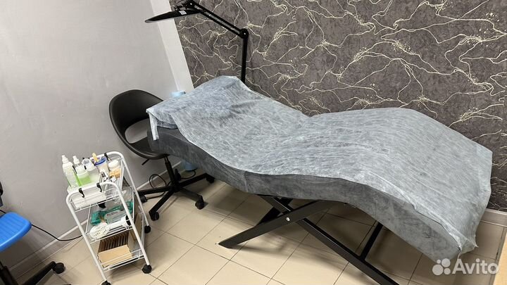 Сдам кушетку и место бровиста