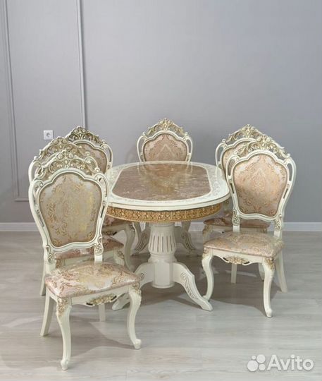 Стол и стулья