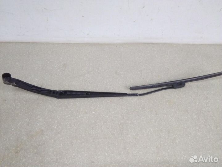 Поводок стеклоочистителя передний правый Nissan Qa