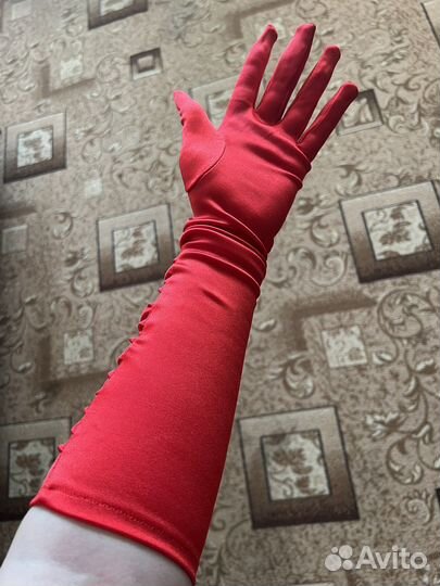 Перчатки красные шелковые